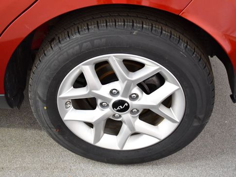 Used 2025 Kia Soul LX w/ LX Technology Package image 32