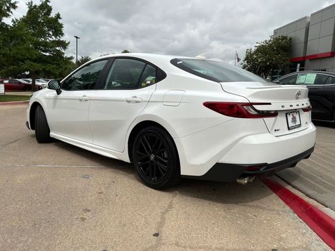 Used 2025 Toyota Camry SE FWD image 8