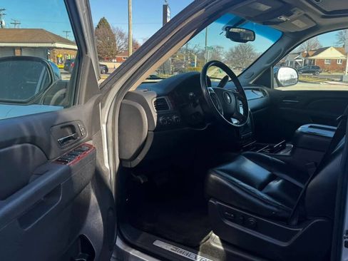 Used 2014 Chevrolet Suburban LTZ image 10