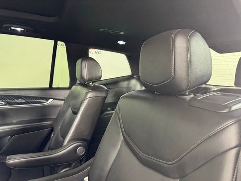 Used 2024 Cadillac XT6 Premium Luxury w/ Technology Package AWD/4WD image 28