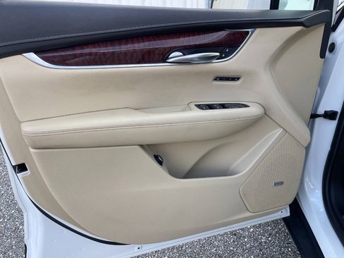 Used 2018 Cadillac XT5 Luxury w/ Driver Awareness Package AWD/4WD image 35