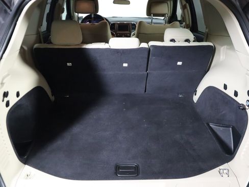 Used 2019 Jeep Grand Cherokee Laredo image 15