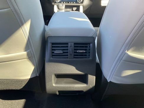 New 2025 Mitsubishi Outlander SE image 26