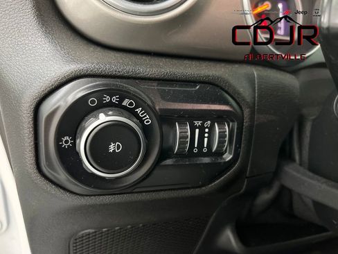 Used 2020 Jeep Wrangler Unlimited Sahara AWD/4WD image 39