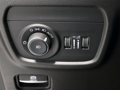 Used 2022 Jeep Grand Cherokee Overland w/ Luxury Tech Group IV image 30