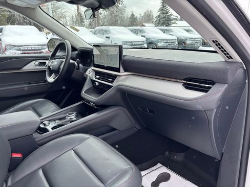 Used 2025 Ford Explorer Active w/ Active Comfort Package image 24