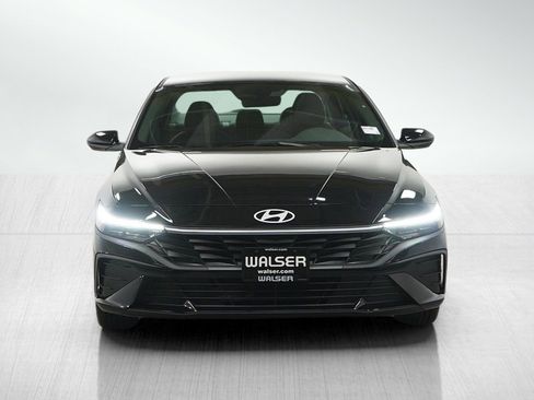 Certified 2025 Hyundai Elantra SE FWD image 8