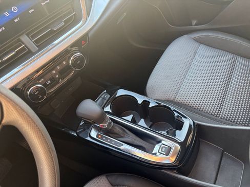 Used 2025 Chevrolet Trax LT image 39