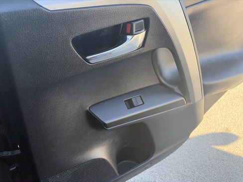 Used 2018 Toyota RAV4 XLE FWD image 20