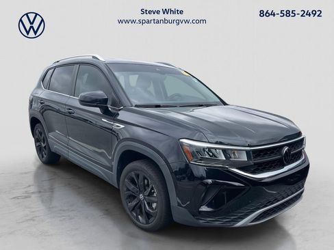 Used 2023 Volkswagen Tiguan SE FWD image 1