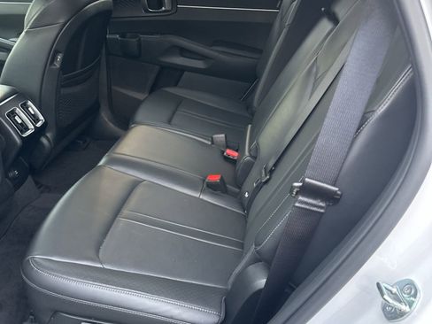 Used 2024 Kia Sorento S image 30