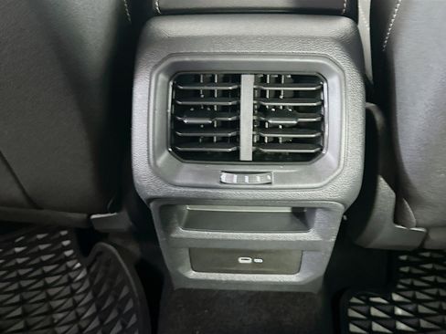 Used 2023 Volkswagen Taos SE w/ Panoramic Sunroof Package FWD image 28