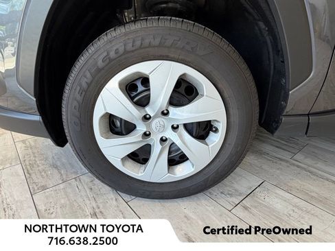Used 2023 Toyota RAV4 LE AWD/4WD image 7