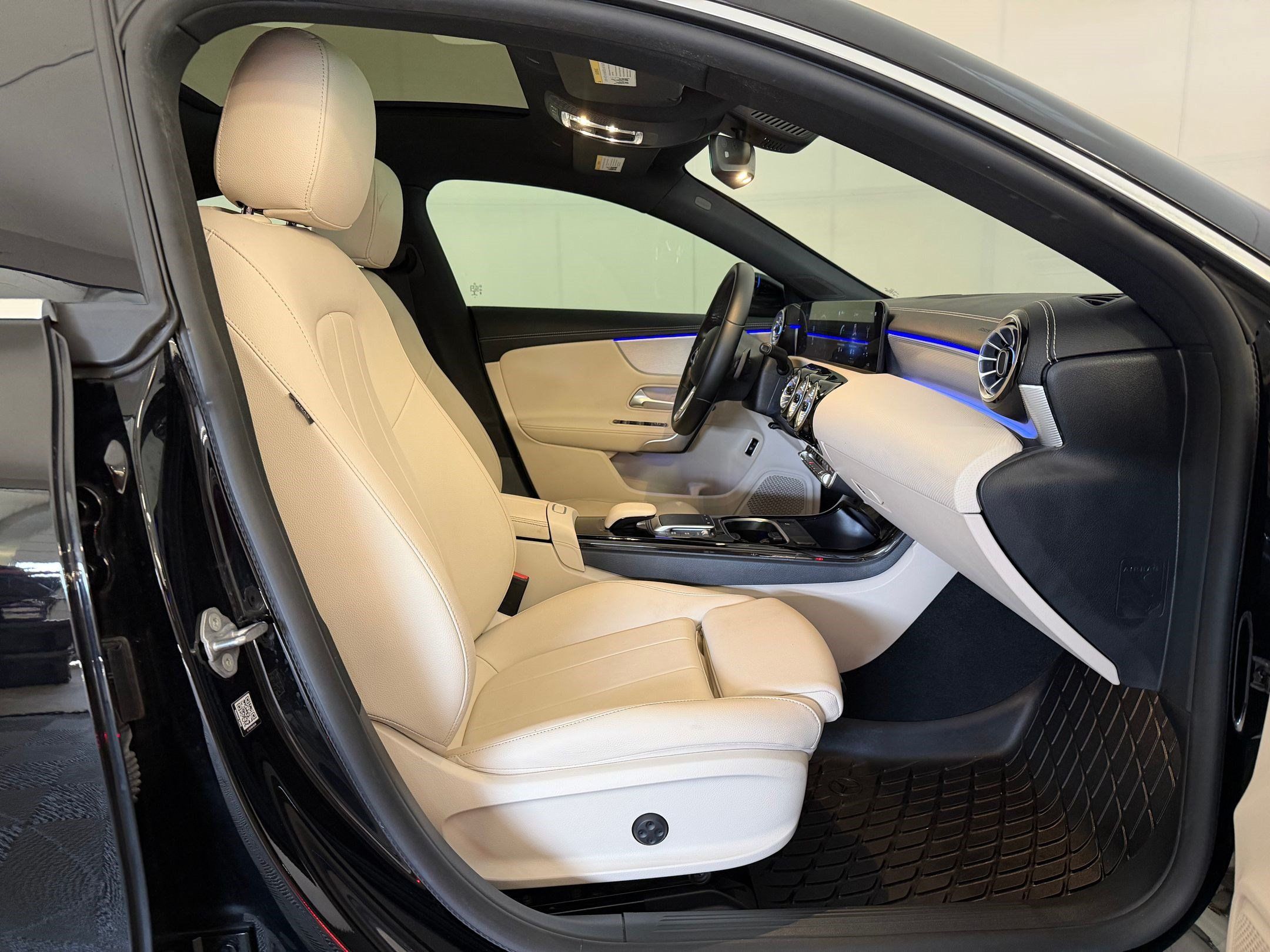 Used 2022 Mercedes-Benz CLA 250 4MATIC image 26