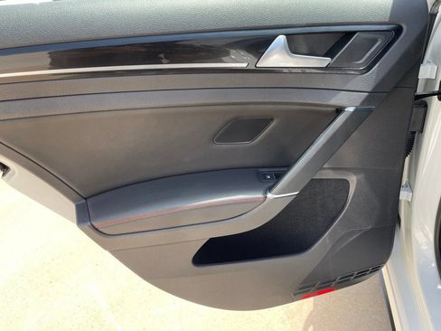 Used 2016 Volkswagen GTI SE FWD image 21