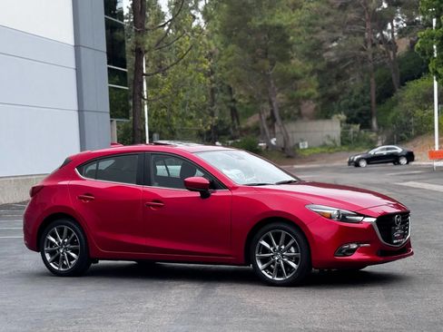 Used 2018 MAZDA MAZDA3 Grand Touring image 14