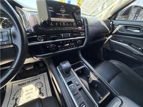 Used 2022 Nissan Pathfinder SL FWD image 42