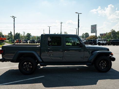 New 2025 Jeep Gladiator Sport image 11