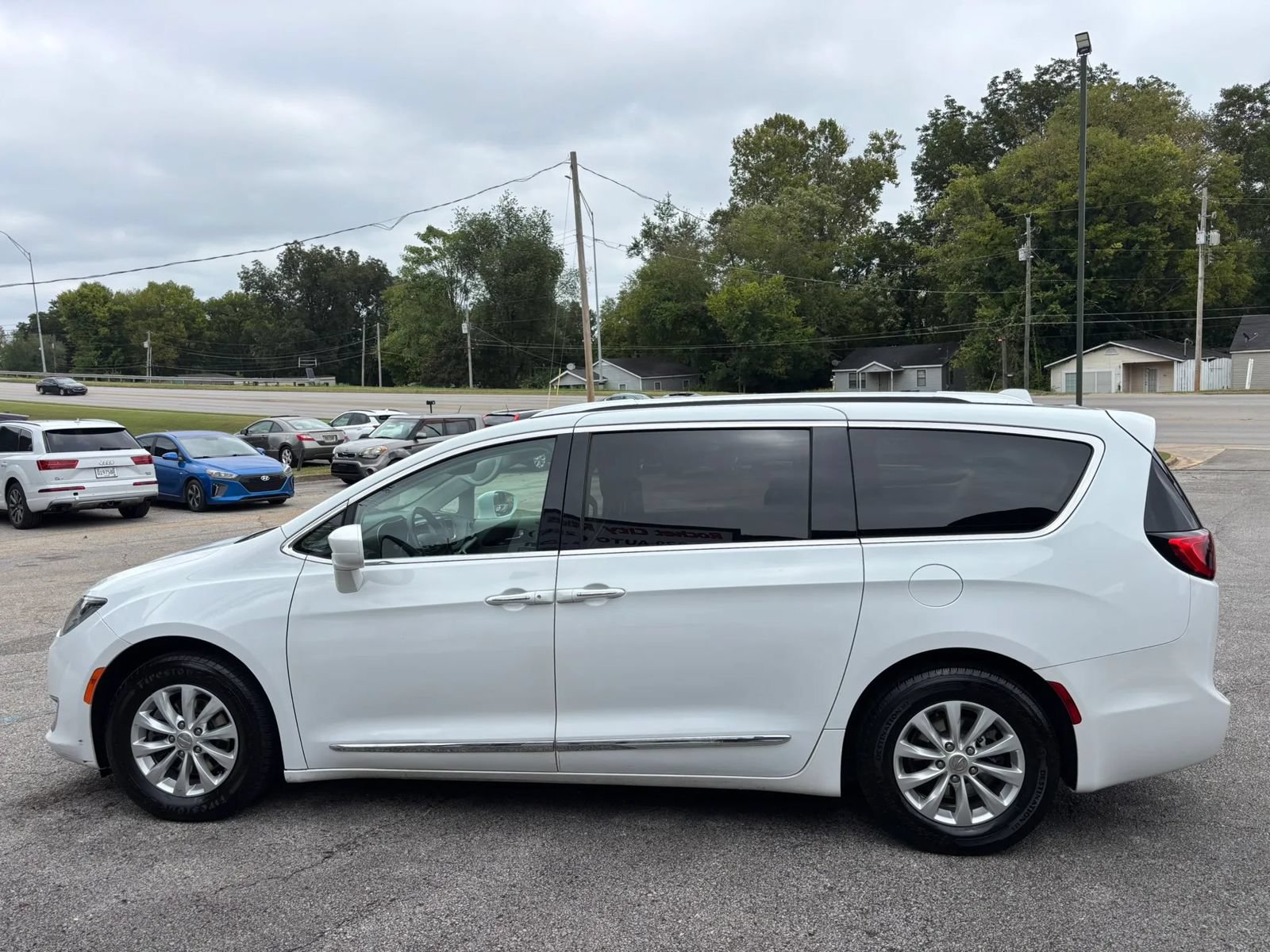 Used 2018 Chrysler Pacifica Touring-L FWD image 6
