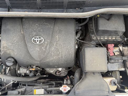 Used 2018 Toyota Sienna XLE w/ XLE Navigation Package AWD/4WD image 22