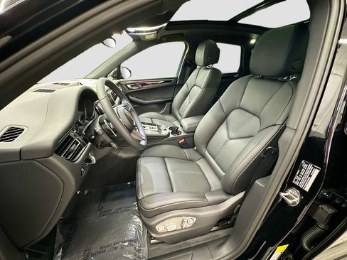 New 2026 Porsche Macan AWD/4WD image 5