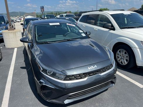 Used 2022 Kia Forte LXS FWD image 2