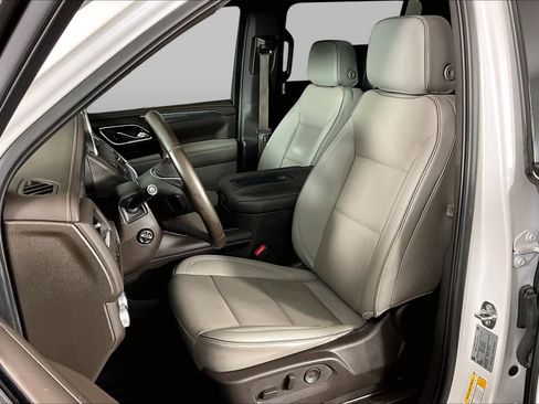 Certified 2023 GMC Yukon XL SLT w/ SLT Premium Package AWD/4WD image 8