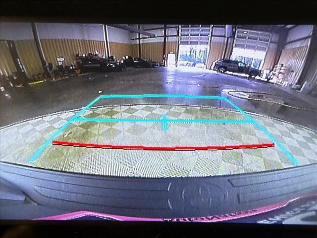 Used 2022 Toyota Prius XLE FWD image 29