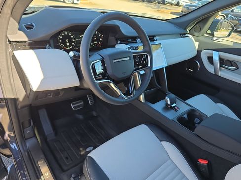 New 2025 Land Rover Discovery Sport Dynamic SE image 16