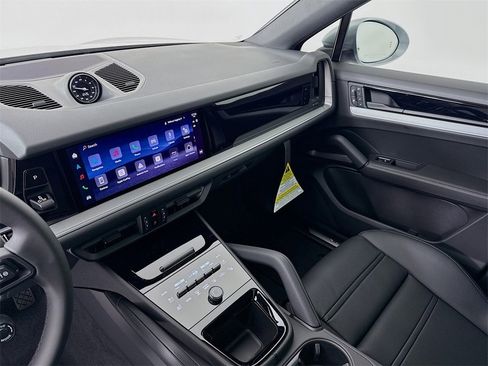 New 2026 Porsche Cayenne Coupe image 4