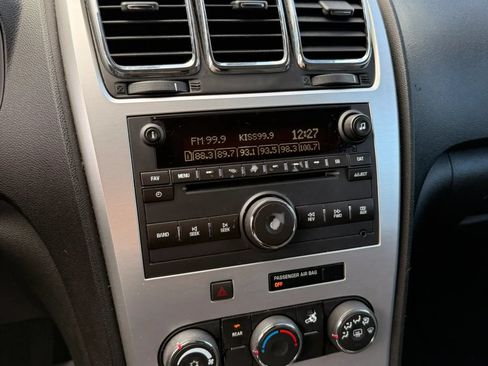 Used 2012 GMC Acadia SLE FWD image 17