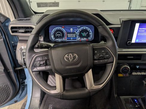 Used 2025 Toyota 4Runner TRD Off-Road image 16