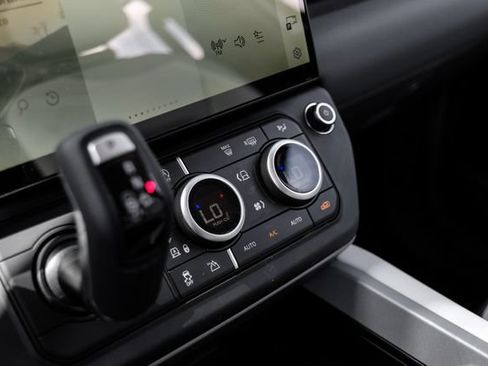 New 2026 Land Rover Defender 110 X AWD/4WD image 31