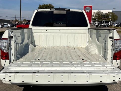 Used 2023 Nissan Titan SV image 12