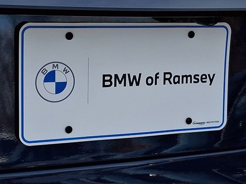 Used 2025 BMW X7 M60i w/ Climate Comfort Package image 31