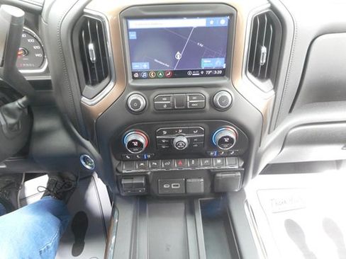 Used 2022 Chevrolet Silverado 1500 High Country w/ Technology Package image 16