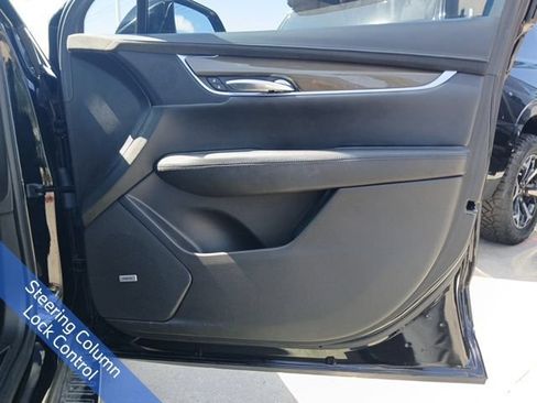 Used 2017 Cadillac XT5 Platinum w/ Driver Assist Package AWD/4WD image 17