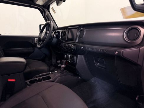 Used 2023 Jeep Wrangler Unlimited w/ Sun & Screen Package AWD/4WD image 18