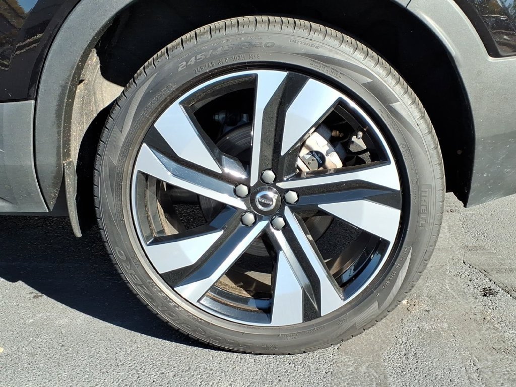 Certified 2024 Volvo XC40 B5 Plus w/ Protection Package Premier AWD/4WD image 6