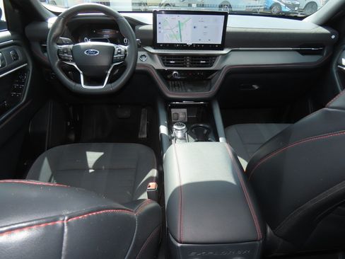Used 2025 Ford Explorer ST-Line w/ Premium Package RWD image 24