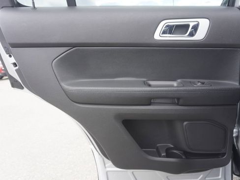 Used 2013 Ford Explorer XLT image 27