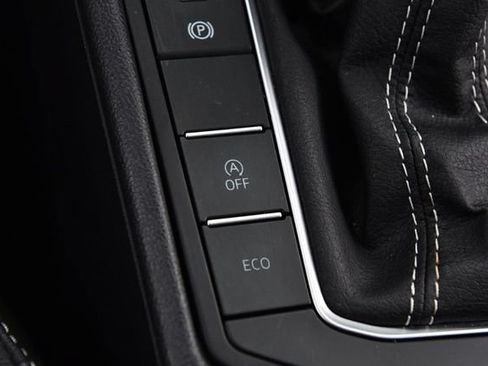 Used 2025 Volkswagen Jetta SE FWD image 18