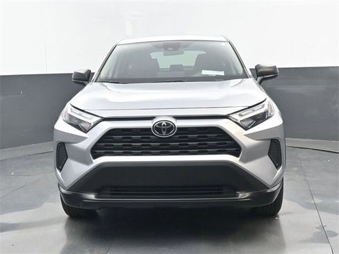 Used 2023 Toyota RAV4 LE image 19