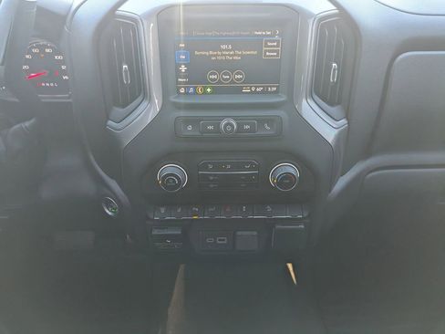 Used 2024 Chevrolet Silverado 2500 Custom w/ Custom Value Package image 12