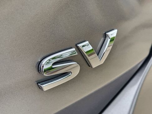 Used 2018 Nissan Rogue SV FWD image 10