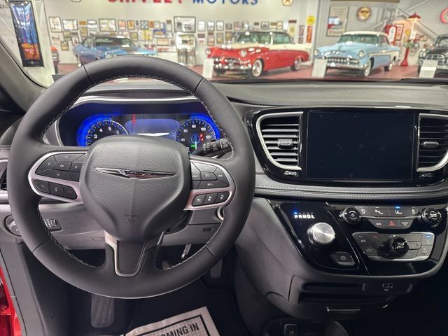 New 2026 Chrysler Pacifica Select AWD/4WD image 21