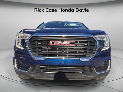 Used 2023 GMC Terrain SLE image 5