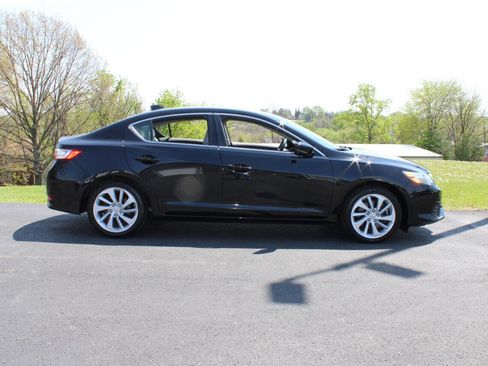 Used 2017 Acura ILX image 2