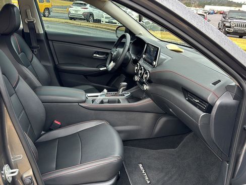 Used 2024 Nissan Sentra SR w/ SR Premium Package image 10