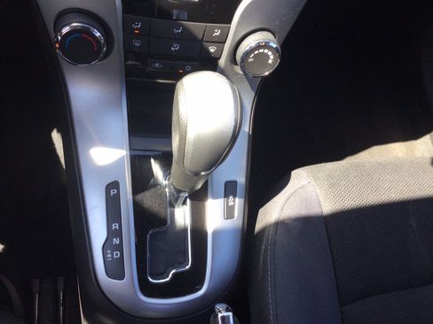 Used 2016 Chevrolet Cruze LT w/ Technology Package FWD image 32
